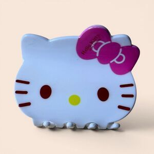 Sanrio Hello Kitty Women's White and Pink Claw Hair Clip